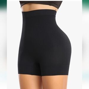 NWT Werena brand light compression tummy control shorts. Size L black‎